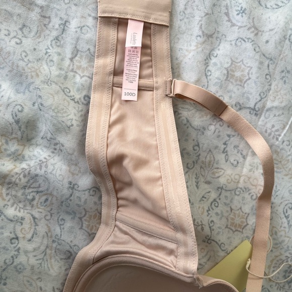 Cream underwire Bra with Molded Cups and Adjustable Straps - Picture 9 of 11